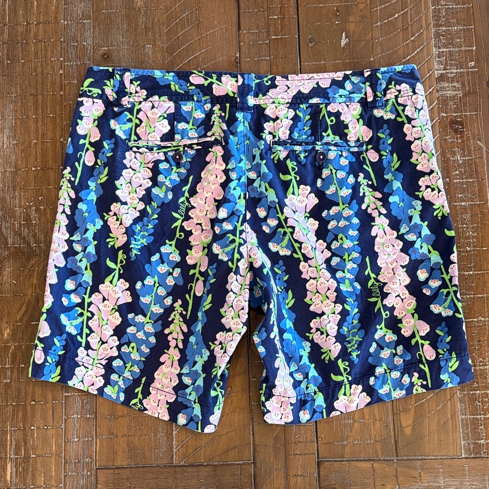 Lilly Pulitzer Foxy Foxglove Resort Bermuda 9” Floral Women's Shorts, EUC, 14 - Picture 3 of 5